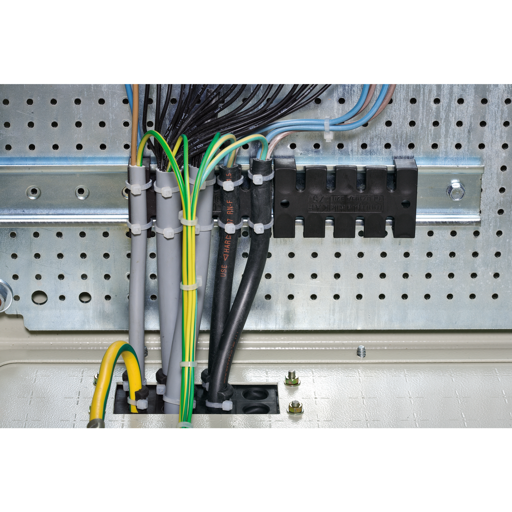 NSYSCCDINLG75 – Set of 10 cable supports made of plastic, length 75mm.