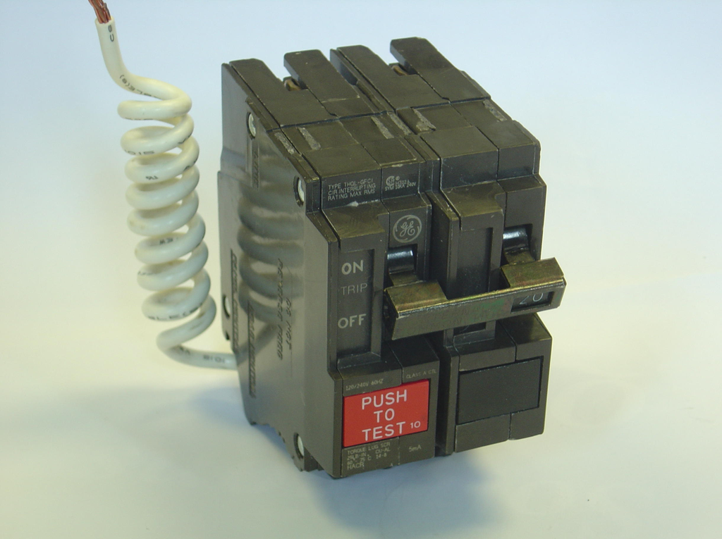 GE THQL2115GF1 2 POLE 120/240V 10K Product image for GE THQL2115GF1 2 POLE 120/240V 10K