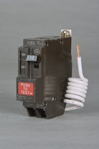 Product image for GE THHQB1115GF eMCB GFCI 22KA QB 1P