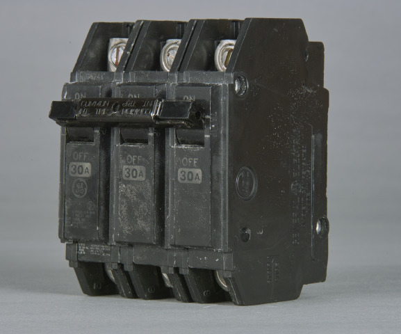 Product image for GE THQC32090WL CIRCUIT BREAKER 3P