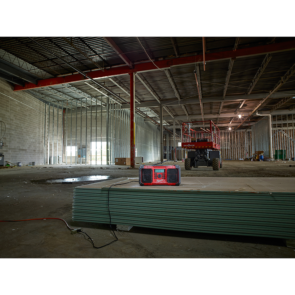 M18™ Jobsite Radio