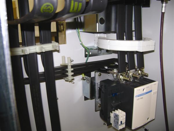 DDS_381049