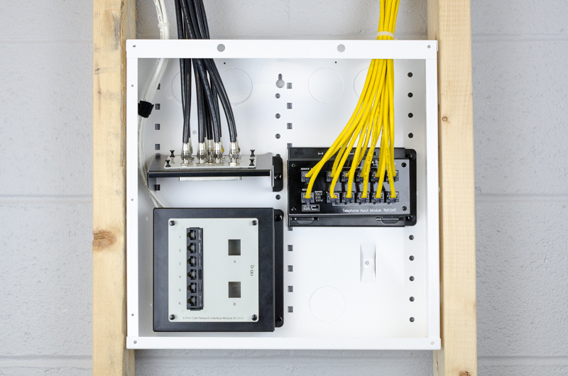 OnQ EN1400 14.3 x 3.7 x 14.1 Inch Powder Coated Glossy White ScrewOn