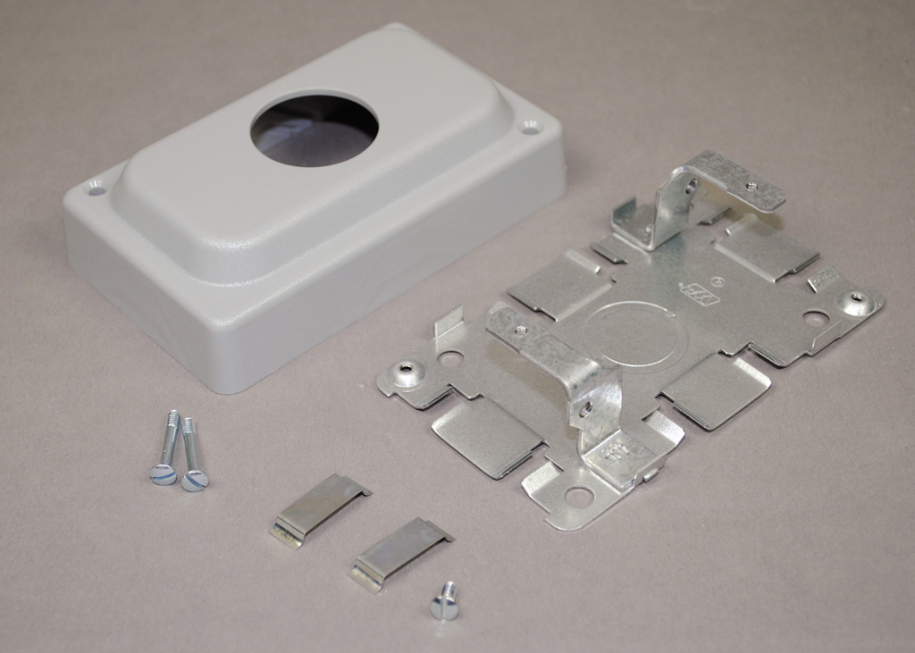 Product image for Wiremold 1546A 1500/2600-Series Overfloor Raceway Single Receptacle Box
