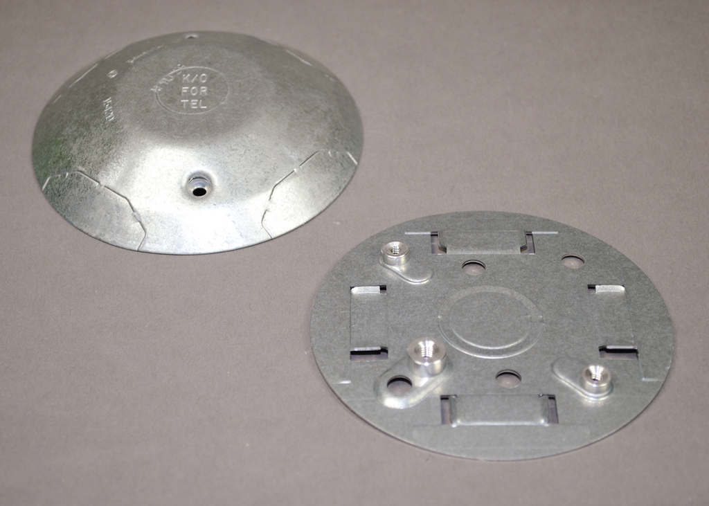 Product image for Wiremold 1542D 4" Galvanized Steel 1-Channel Overfloor Raceway Junction Box