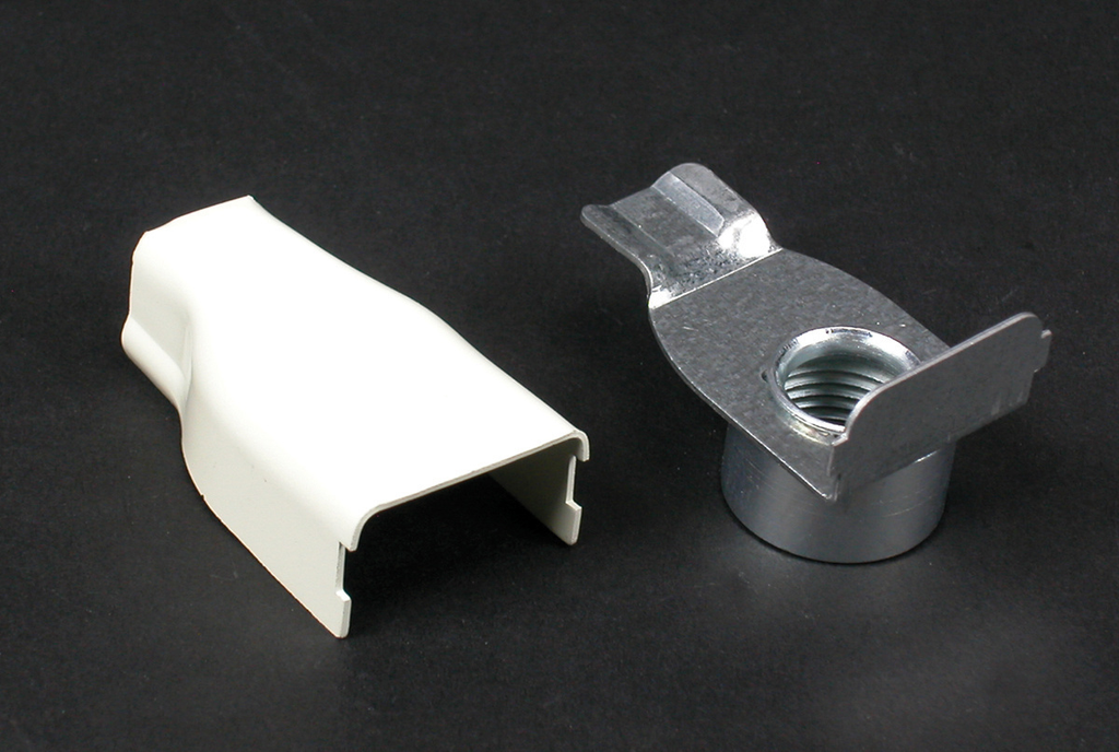 Product image for Wiremold V5784 2-1/8" Ivory Steel 1-Channel Raceway Elbow Box Connector