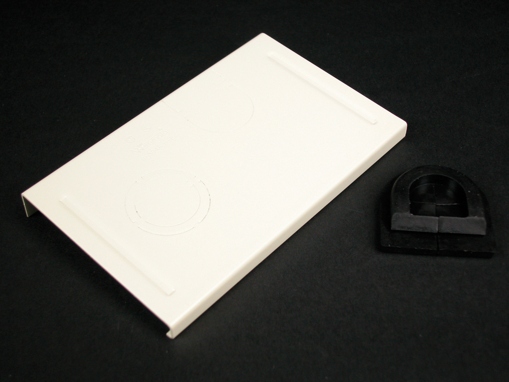 Product image for Wiremold V3046H-2 4-3/4 Inch Ivory Steel 1-Channel Raceway Tap-Off Fitting