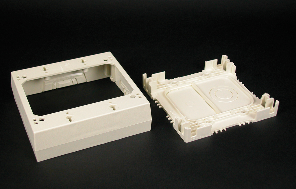 Product image for Wiremold 2344SD-2A 4-3/4 x 4-7/8 x 2-1/4" Ivory Non-Metallic 1-Channel Raceway 2-Gang Deep Divided Device Box