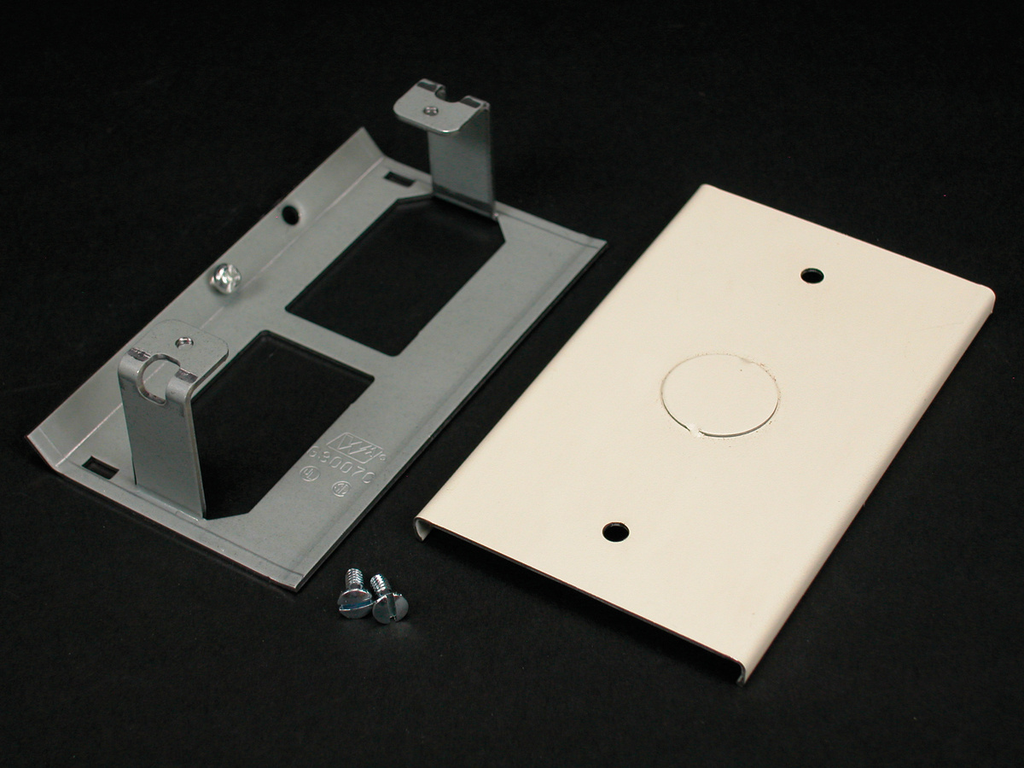 Product image for Wiremold V3036HE 3000 Blank Cover Fitting