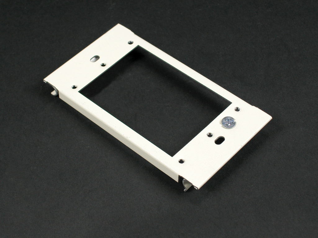 Product image for Wiremold G6007C-1 2-1/2" Gray Steel Multiple Channel Raceway 1-Gang Device Plate