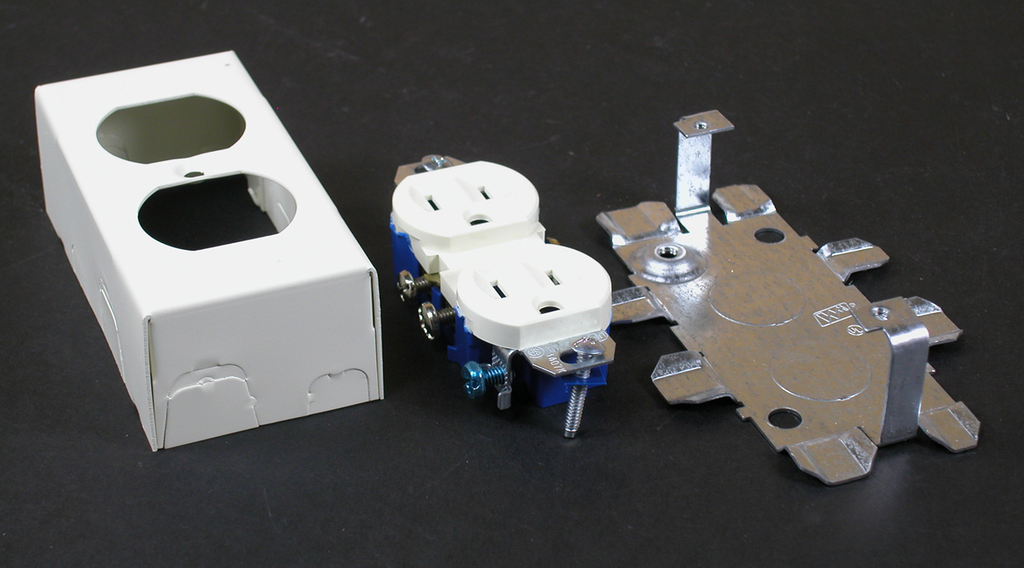 Product image for Wiremold V57243G 4-1/8 x 2 x 1-3/8" 125 Volt Ivory Steel 1-Channel Raceway Duplex Grounding Receptacle and Box