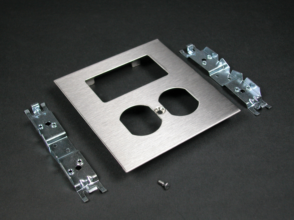 Product image for Wiremold S4048BF S4000 Duplex Receptacle Device Cover With Modular Furniture Opening