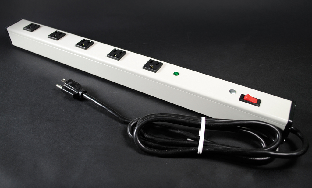 Product image for Wiremold M5S 24" NEMA 5-15R Putty White Plug-In Outlet Center Unit