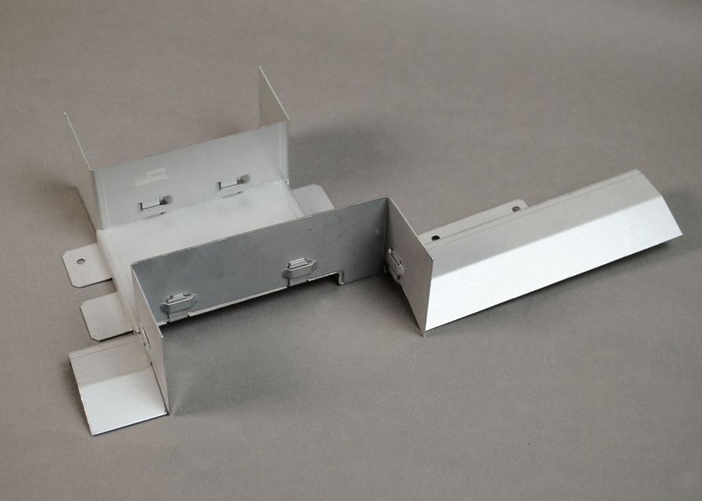 Product image for Wiremold OFR48-4GX 12-1/2" Steel Multiple Channel 4-Gang Overfloor Raceway Crossover Kit