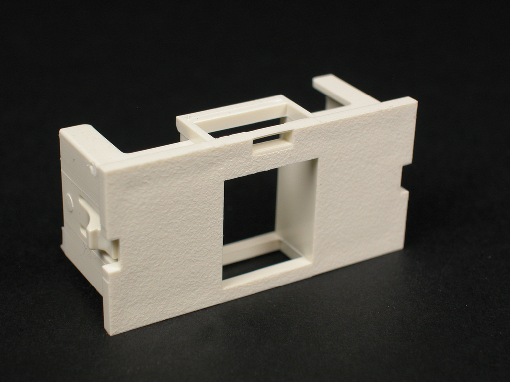 Product image for Wiremold CM2-U1KEYA CM-Series 2A Single Flushmount Unloaded Keystone Module