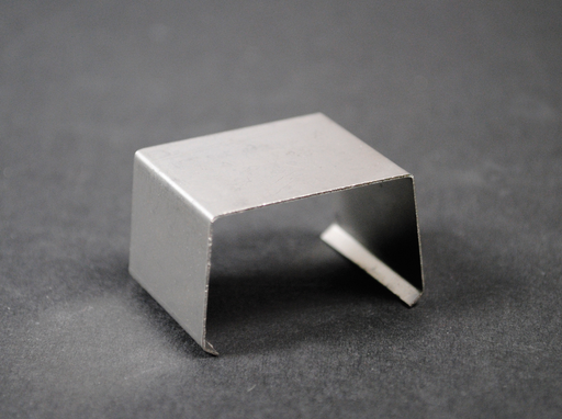 Product image for Wiremold AL2006 1" Satin Anodized Aluminum Steel Spring 1-Channel Raceway Cover Clip