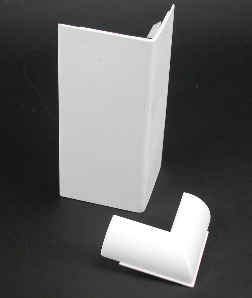 Product image for Wiremold 5018CWH 5-1/4 x 2-1/2" White Non-Metallic Multiple Channel Raceway External Cover Elbow