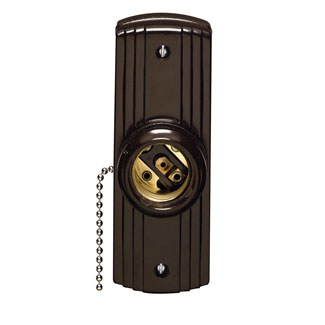 Levolet lampholder, pull chain, 660W-250V, surface mount; residential grade.