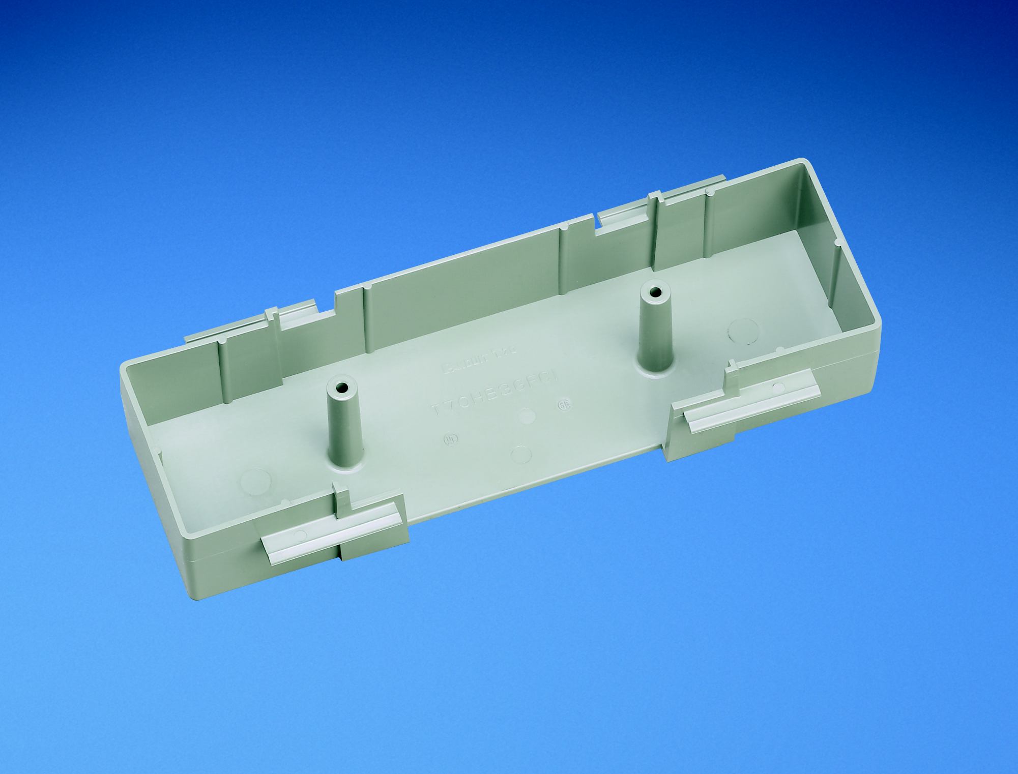 Product image for Panduit T70HB3GFCI-X T70 GFCI 3-sided hanging box. Accepts single gang U.S. GFCI (ground fault circuit interrupter) standard electrical devices. Provides increased internal area for connections and ex