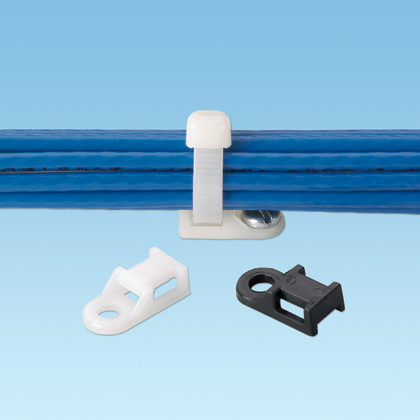 The cable tie mount in natural color is applied with a #10 (M5) screw. It is made of nylon 6.6, which increases mechanical strength, heat and wear resistance, and stiffness in indoor environments. It comes in packages of 100.