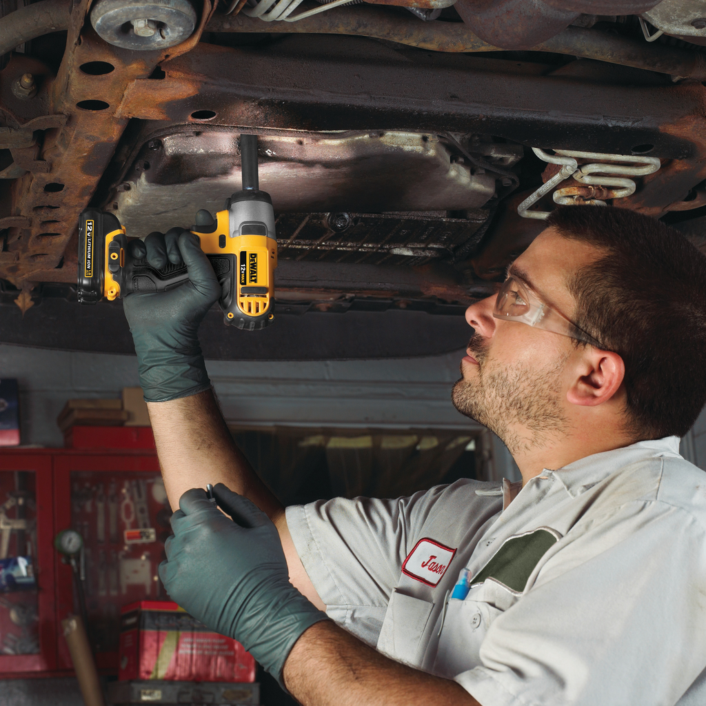 DEWALT DCF813S2 12 Volt MAX* 3/8 Inch Impact Wrench Kit DEWALT DCF813S2 12 Volt MAX* 3/8 Inch Impact Wrench Kit