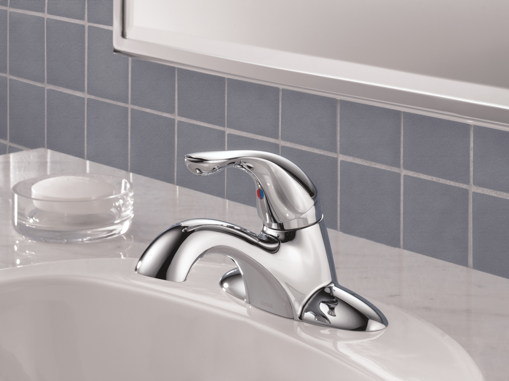Delta Classic: Single Handle Centerset Bathroom Faucet - Less Pop-Up - Single Handle Lever - Chrome