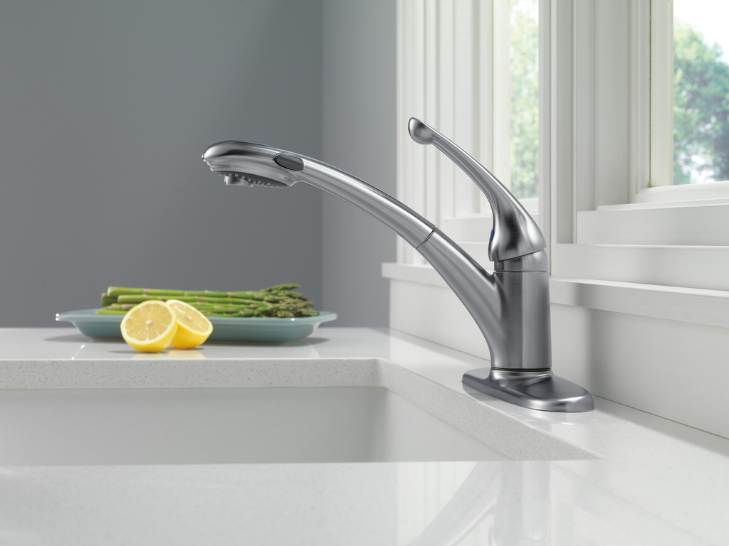 Delta Signature Pullouts: Single Handle Pull-Out Kitchen Faucet - Single Handle Lever - Arctic Stainless