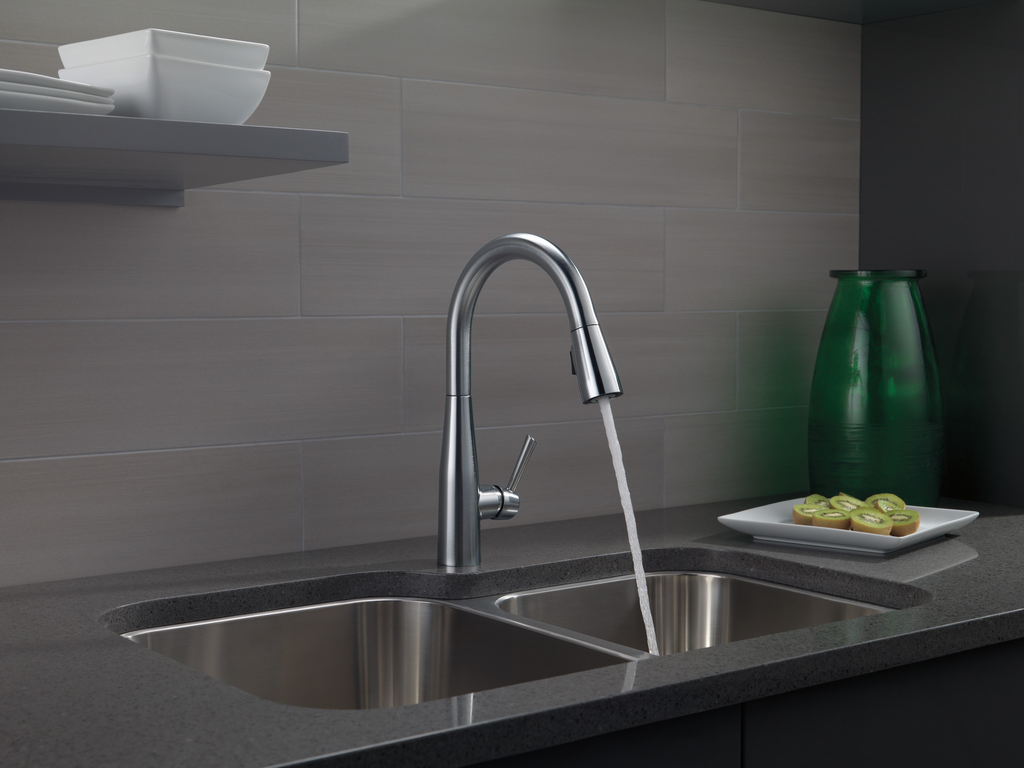 Delta Essa®: Single Handle Pull-Down Kitchen Faucet - Single Handle Lever - Arctic Stainless