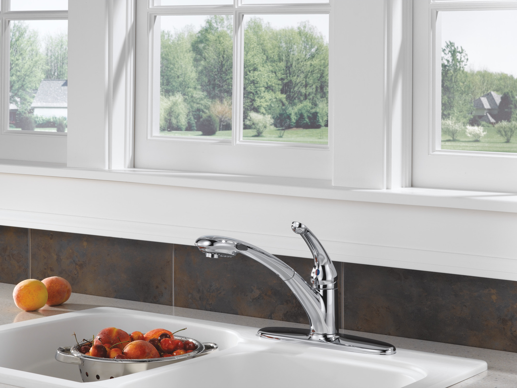 Delta Signature Pullouts: Single Handle Pull-Out Kitchen Faucet - Single Handle Lever - Chrome