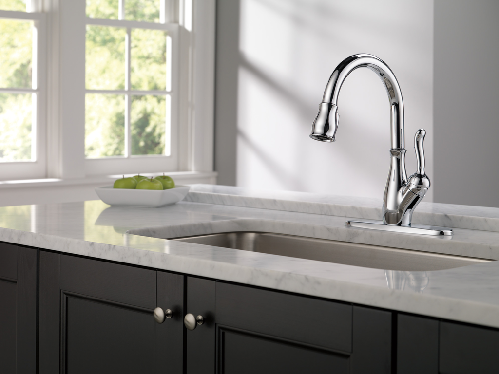 Delta Leland®: Single Handle Pull-Down Kitchen Faucet With Shieldspray® Technology - Single Handle Lever - Chrome