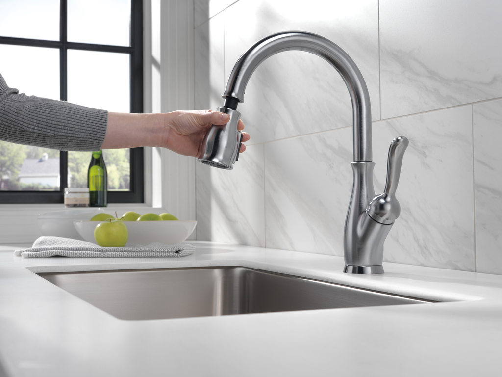 Delta Leland®: Single Handle Pull-Down Kitchen Faucet With Shieldspray® Technology - Single Handle Lever - Arctic Stainless