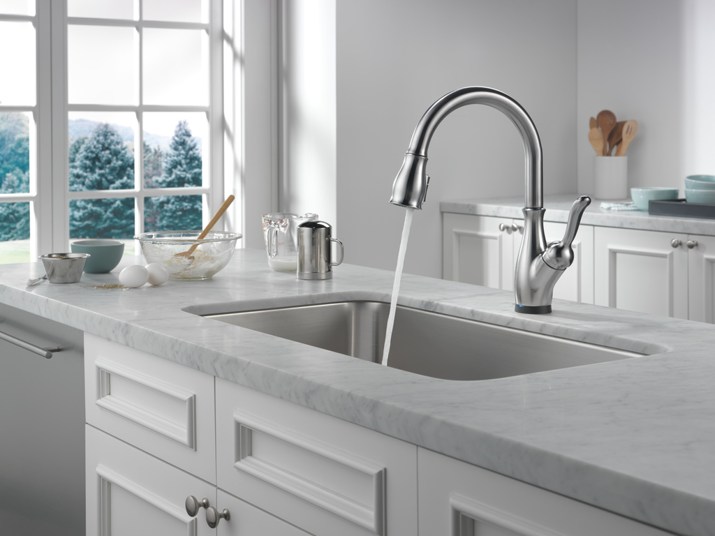 Delta Leland®: Single Handle Pull-Down Kitchen Faucet With Touch2O® And Shieldspray® Technologies - Single Handle Lever - Arctic Stainless