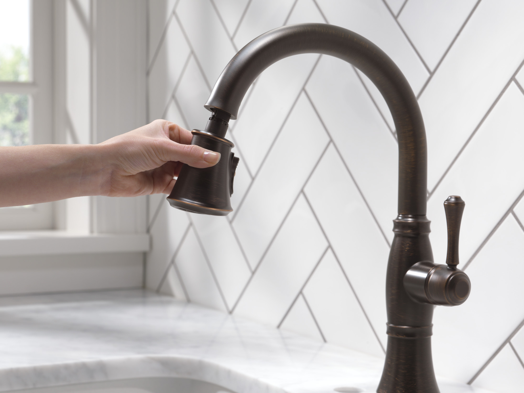 Delta Cassidy®: Single Handle Pull-Down Kitchen Faucet With Shieldspray® Technology - Single Handle Lever - Venetian Bronze