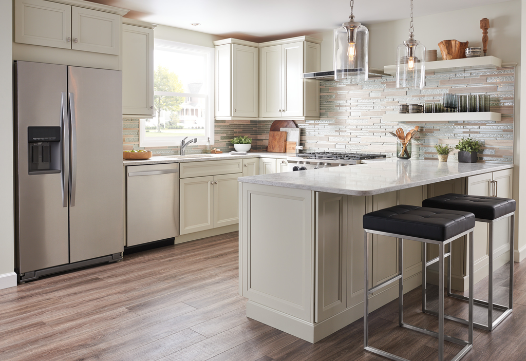 Delta Collins™: Single Handle Pull-Out Kitchen Faucet - Single Handle Lever - Arctic Stainless