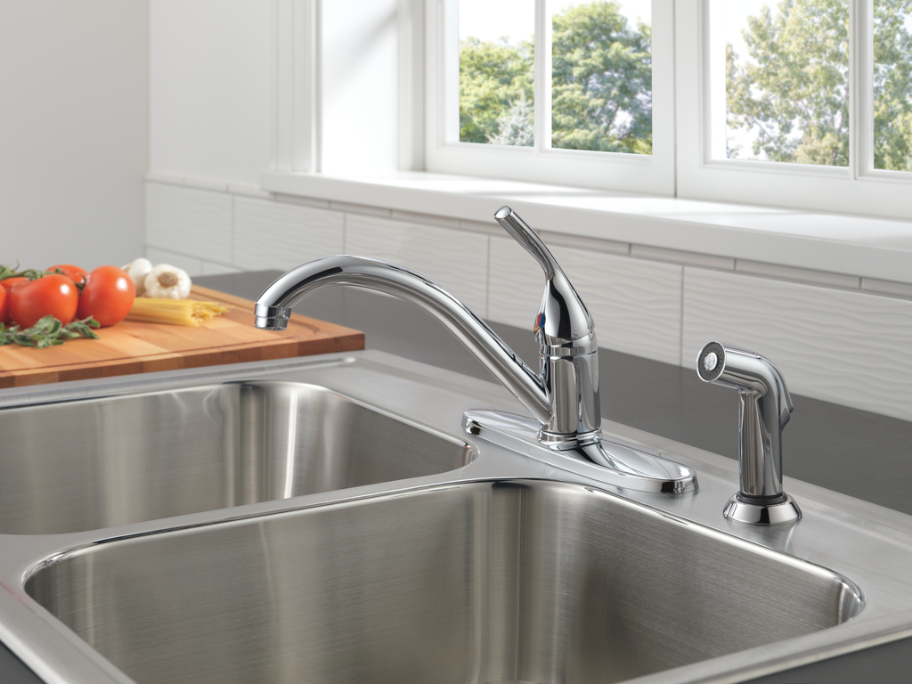 Delta 134 / 100 / 300 / 400 Series: Single Handle Kitchen Faucet With Spray - Single Handle Lever - Chrome