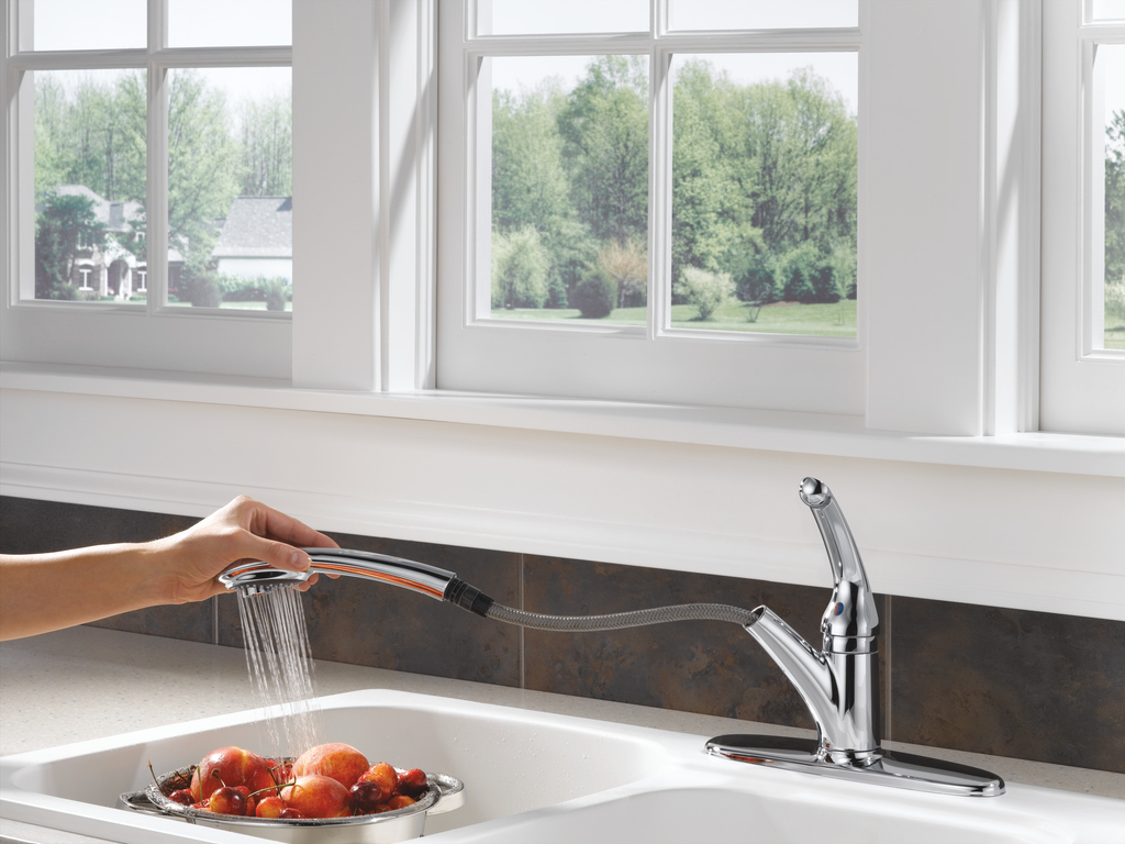 Delta Signature Pullouts: Single Handle Pull-Out Kitchen Faucet - Single Handle Lever - Chrome