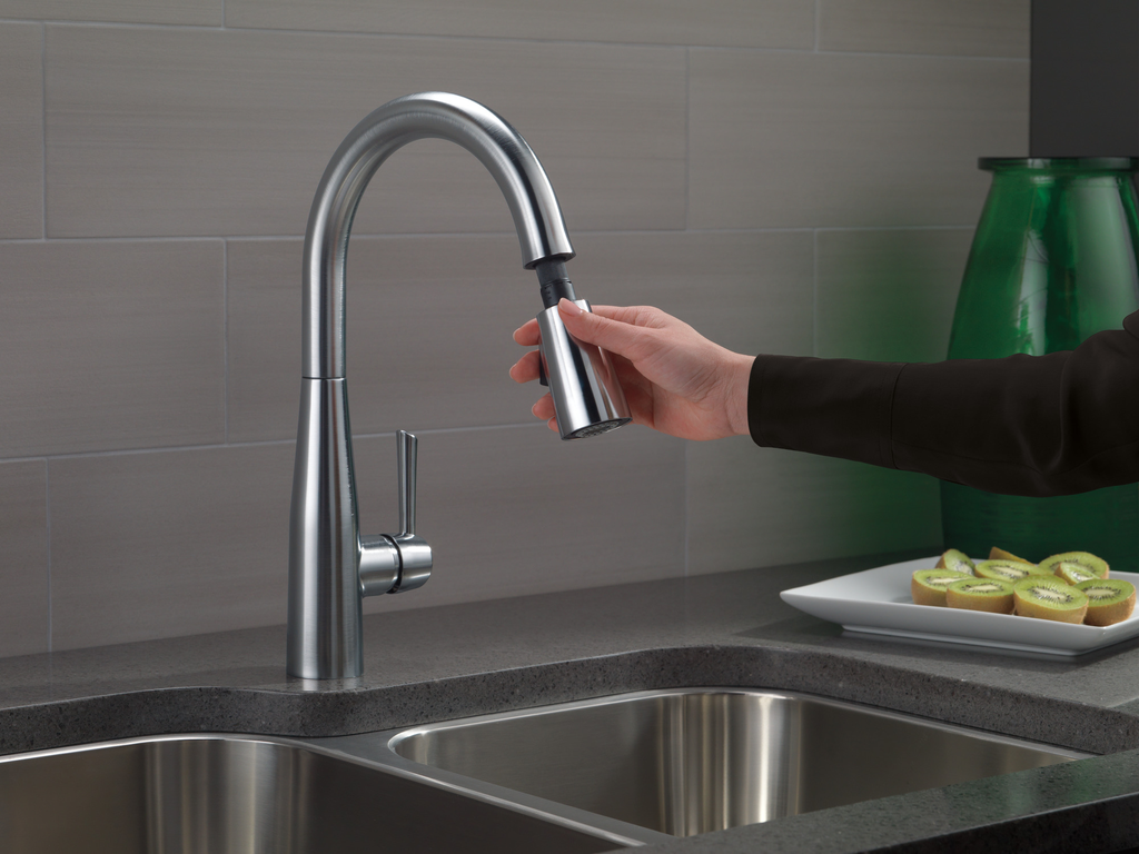 Delta Essa®: Single Handle Pull-Down Kitchen Faucet - Single Handle Lever - Arctic Stainless