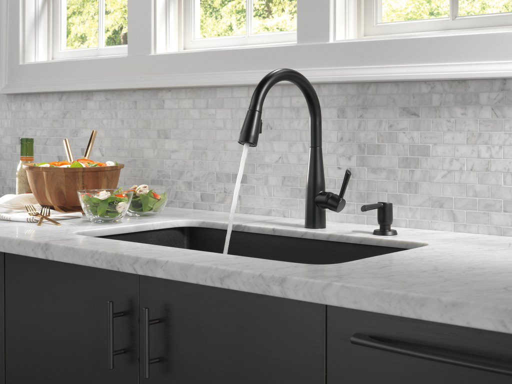 Delta Essa®: Single Handle Pull-Down Kitchen Faucet - Single Handle Lever - Matte Black