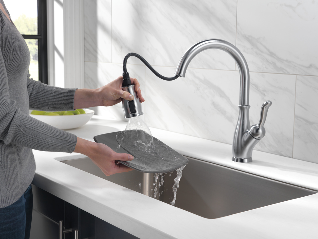 Delta Leland®: Single Handle Pull-Down Kitchen Faucet With Shieldspray® Technology - Single Handle Lever - Arctic Stainless