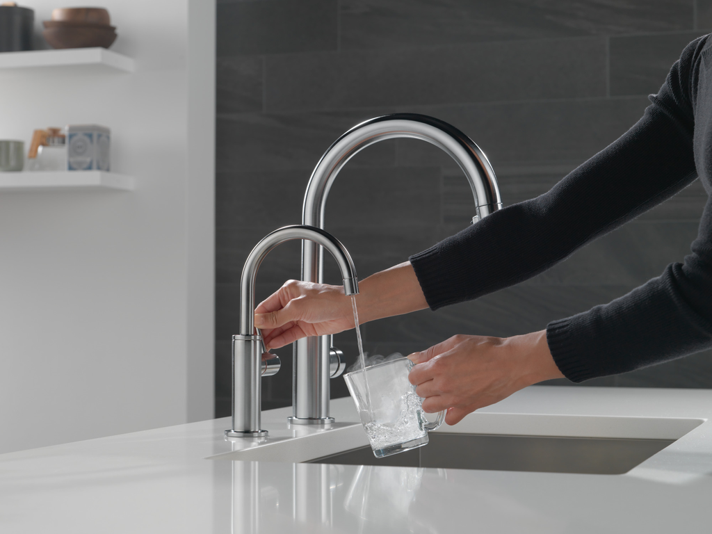 Delta Trinsic®: Single Handle Pull-Down Kitchen Faucet - Single Handle Lever - Arctic Stainless