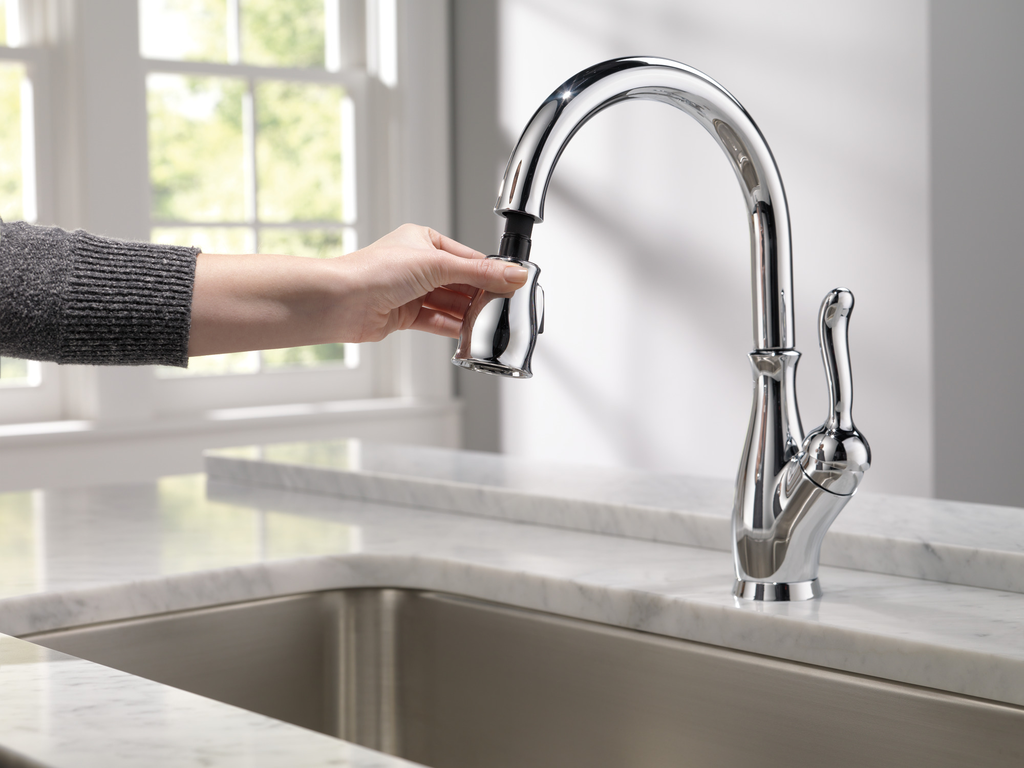 Delta Leland®: Single Handle Pull-Down Kitchen Faucet With Shieldspray® Technology - Single Handle Lever - Chrome