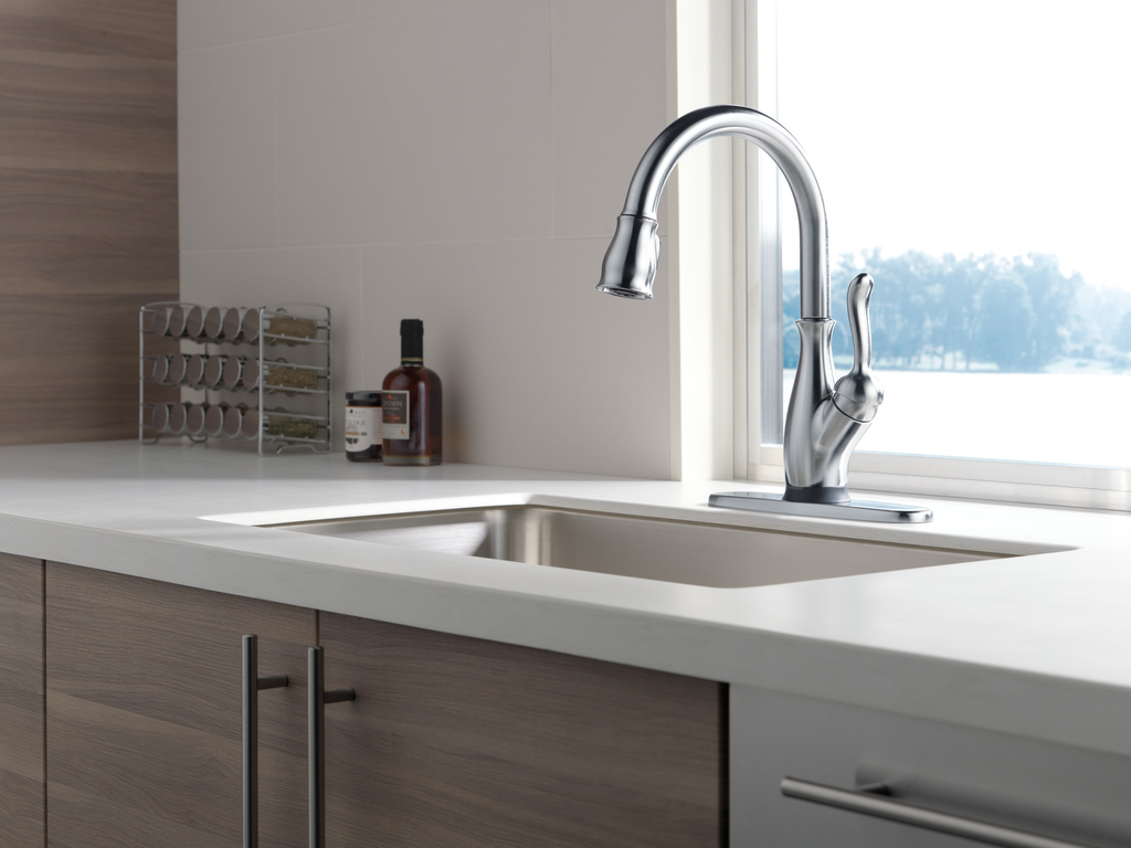 Delta Leland®: Single Handle Pull-Down Kitchen Faucet With Touch2O® And Shieldspray® Technologies - Single Handle Lever - Arctic Stainless