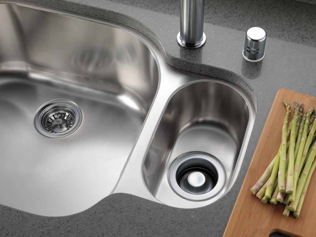 Delta Trinsic®: Single Handle Pull-Out Kitchen Faucet - Single Handle Lever - Arctic Stainless