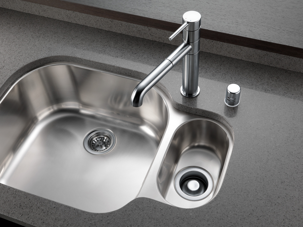 Delta Trinsic®: Single Handle Pull-Out Kitchen Faucet - Single Handle Lever - Arctic Stainless