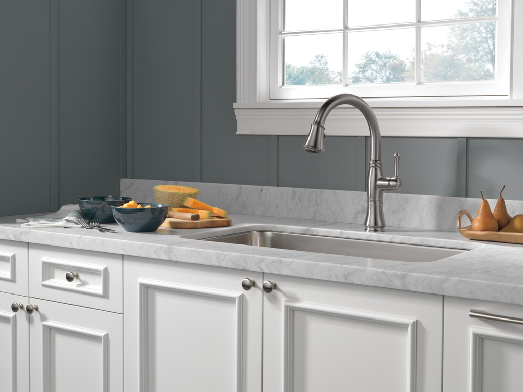 Delta Cassidy®: Single Handle Pull-Down Kitchen Faucet - Single Handle Lever - Lumicoat® Arctic Stainless