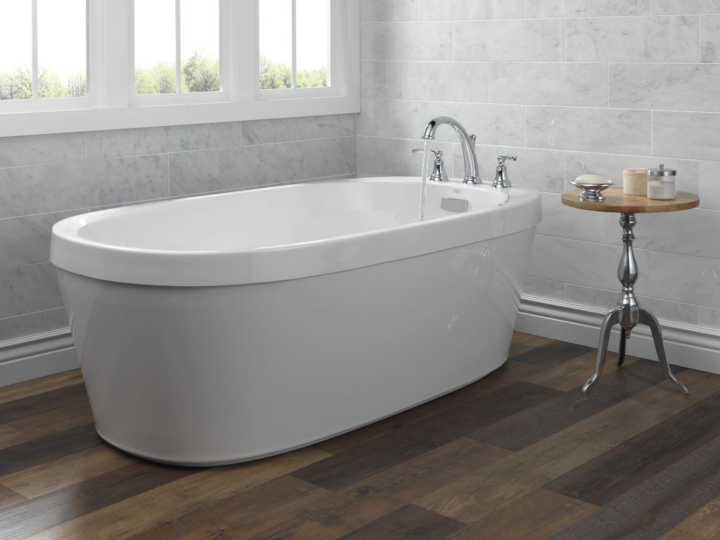 Delta Woodhurst™: Roman Tub Trim - Two Handle Lever - Chrome