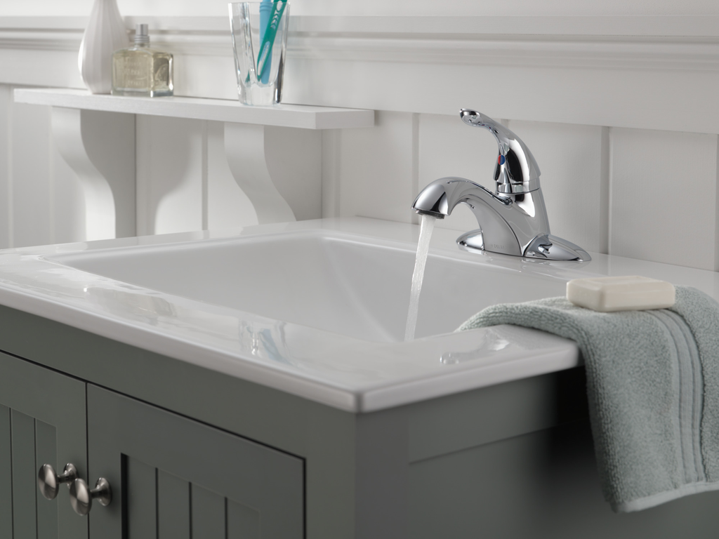 Delta Classic: Single Handle Centerset Bathroom Faucet - Single Handle Lever - Chrome