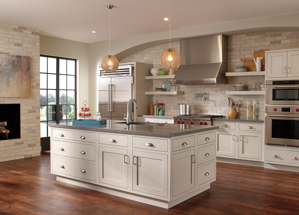 Delta Essa®: Single Handle Pull-Down Kitchen Faucet With Touch2O® Technology - Single Handle Lever - Arctic Stainless