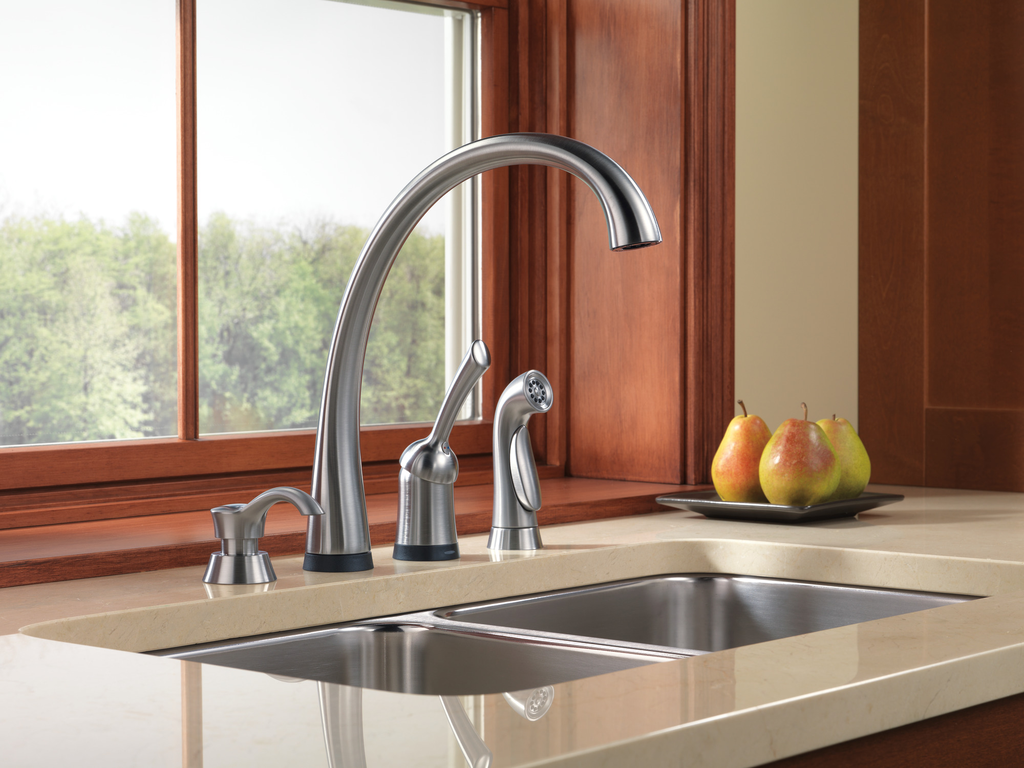 Delta Deluca™: Soap / Lotion Dispenser - Arctic Stainless