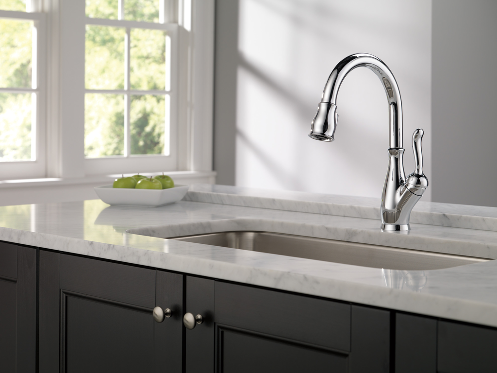 Delta Leland®: Single Handle Pull-Down Kitchen Faucet With Shieldspray® Technology - Single Handle Lever - Chrome